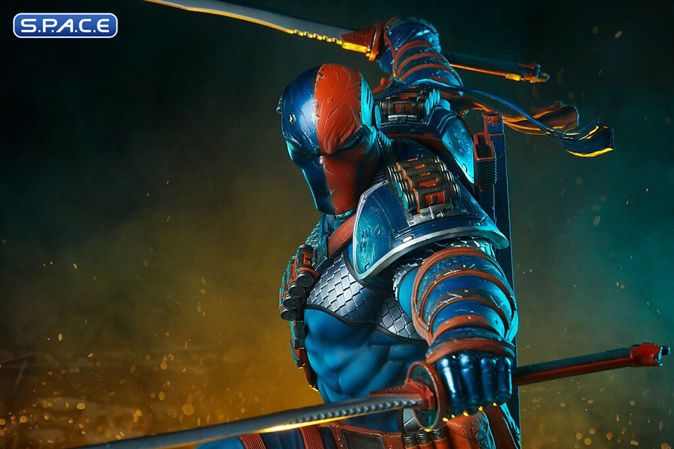 Deathstroke Premium Format Figure (DC Comics)