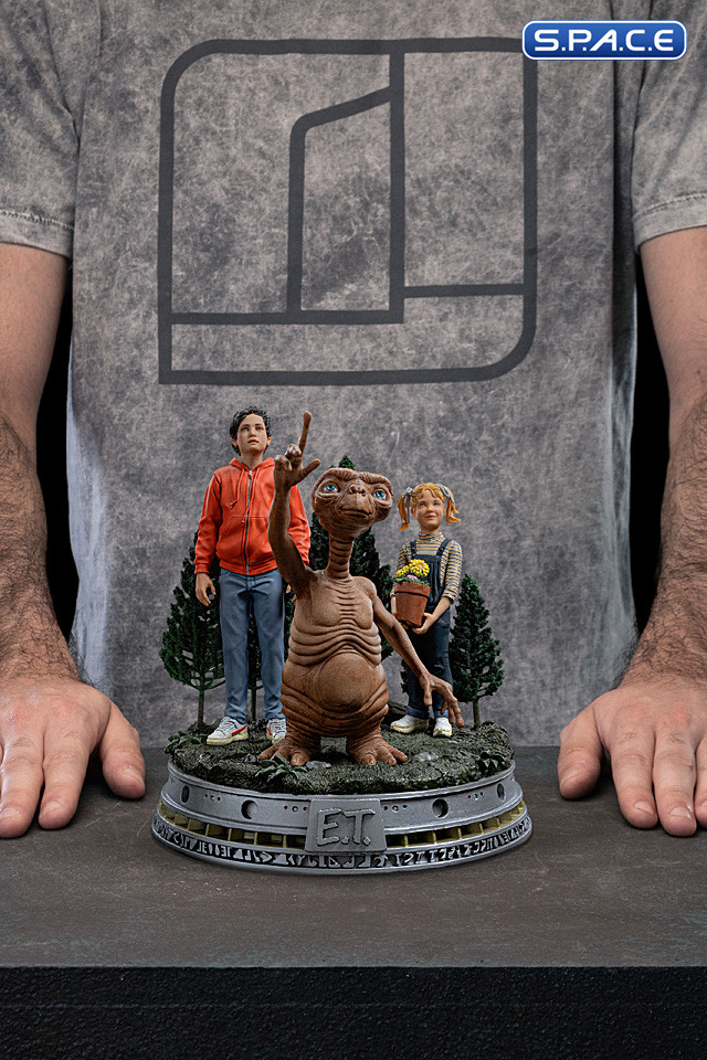 1/10 Scale E.T., Elliot and Gertie Deluxe Art Scale Statue (E.T. - The Extra-Terrestrial)