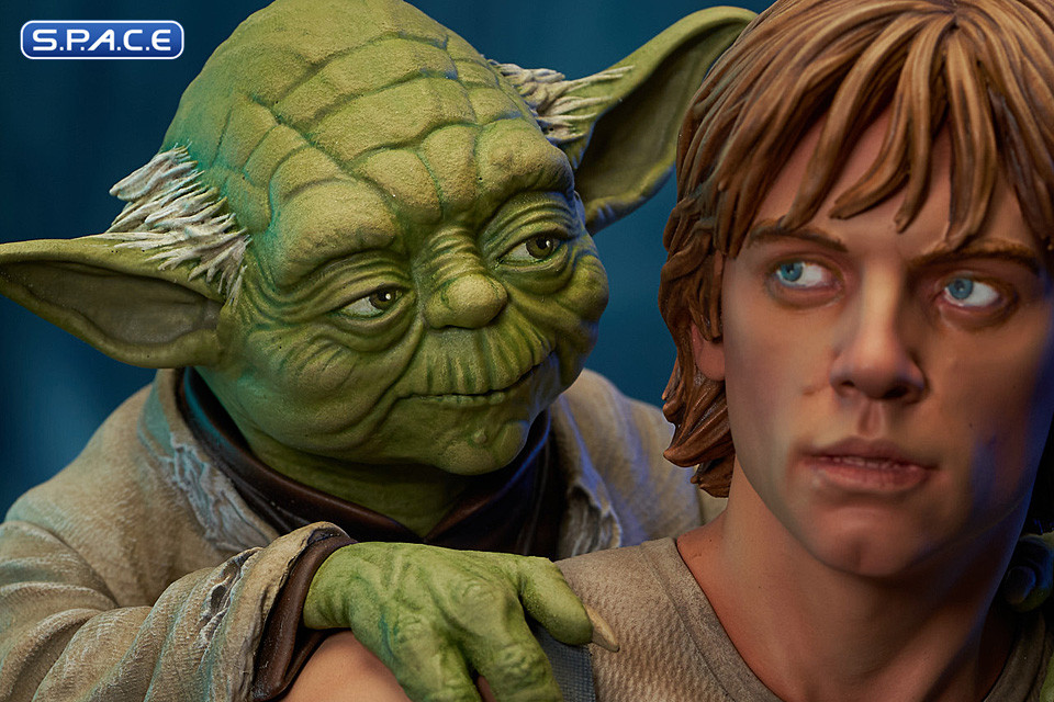 Luke Skywalker with Yoda Bust (Star Wars)