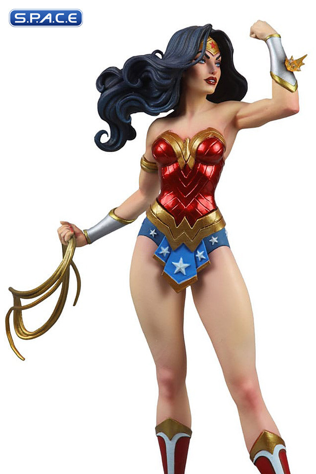 Wonder Woman Statue by J. Scott Campbell Statue (Cover Girls of the DC Universe)