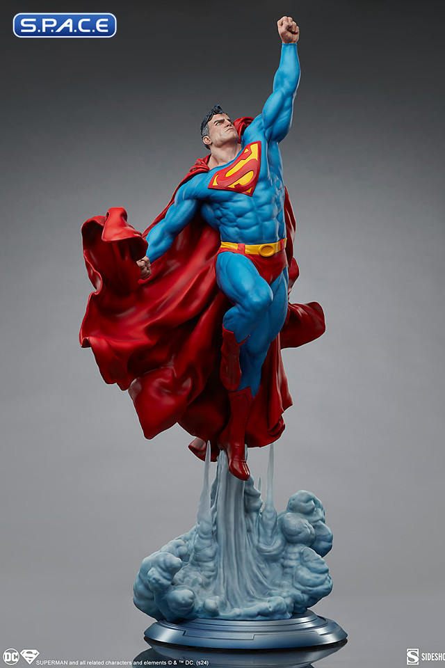 Superman Premium Format Figure (DC Comics)