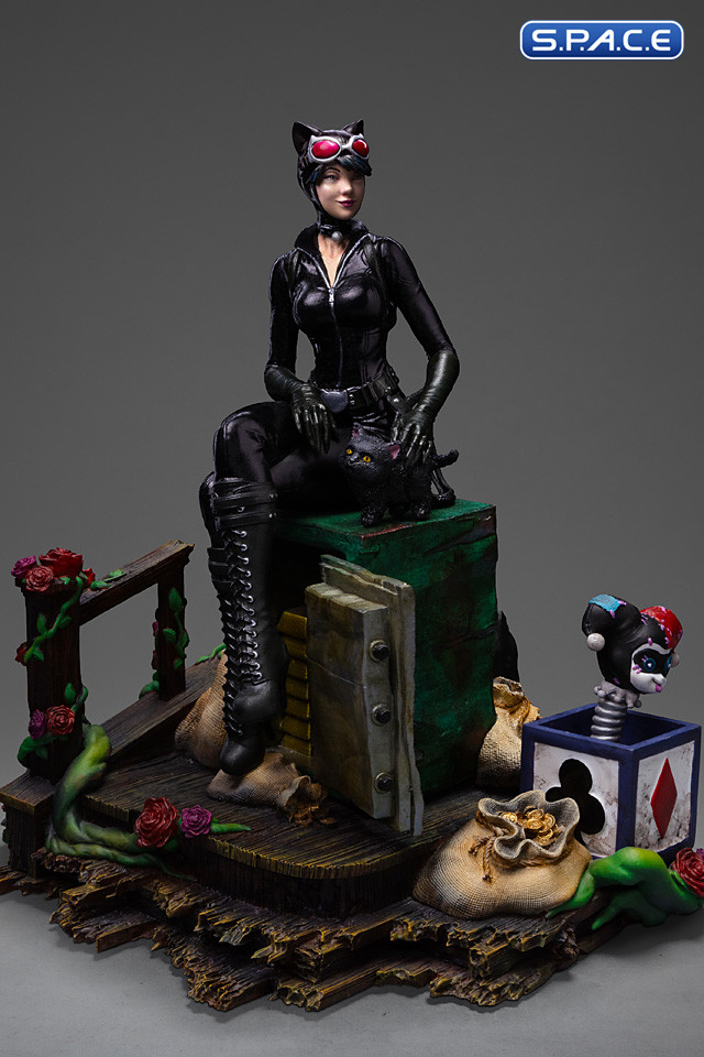 1/10 Scale Catwoman Gotham City Sirens Deluxe Art Scale Statue (DC Comics)