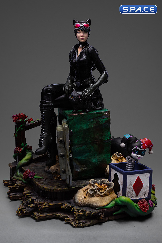 1/10 Scale Catwoman Gotham City Sirens Deluxe Art Scale Statue (DC Comics)