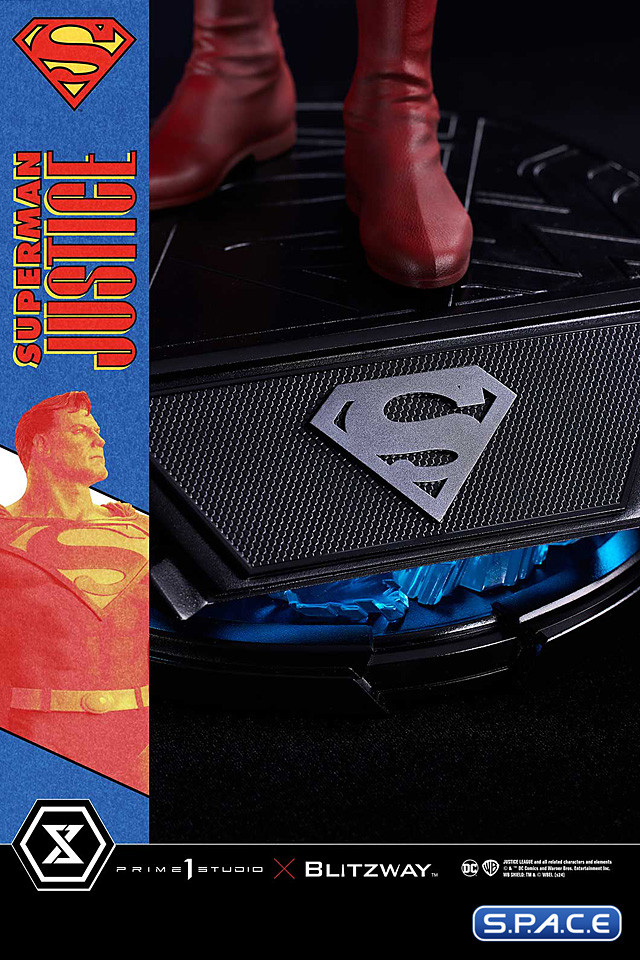 1/4 Scale Superman Premium Masterline Statue (DC Comics)