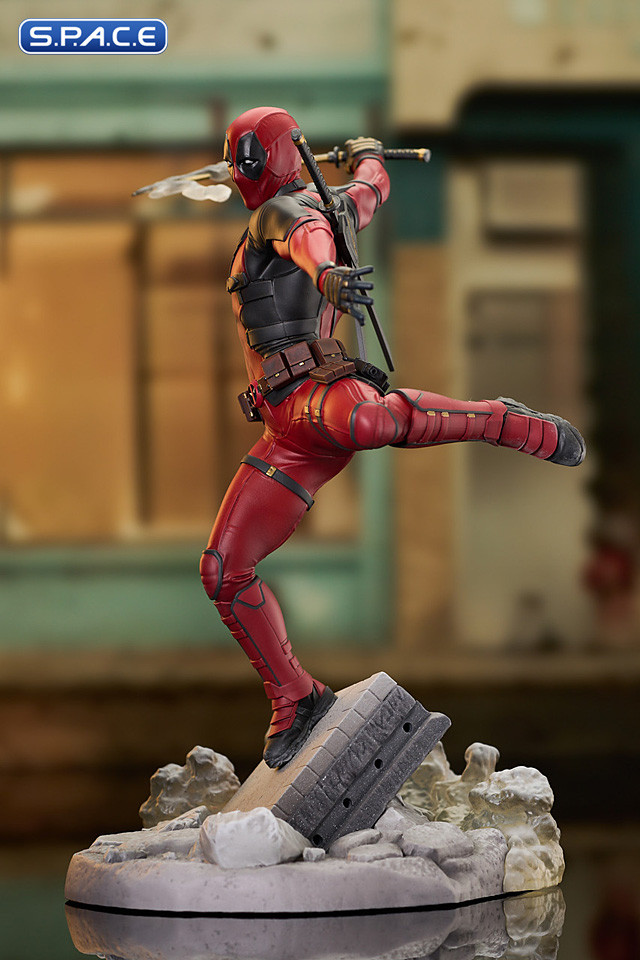 Deadpool Gallery PVC Statue (Deadpool & Wolverine)
