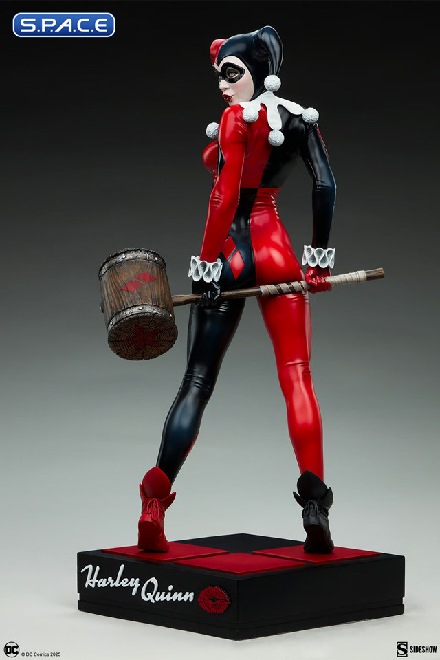 Harley Quinn Premium Format Figure (DC Comics)