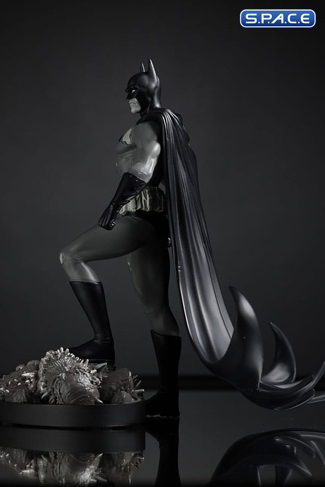 Batman Statue by Bjorn Barends (Batman Black & White)
