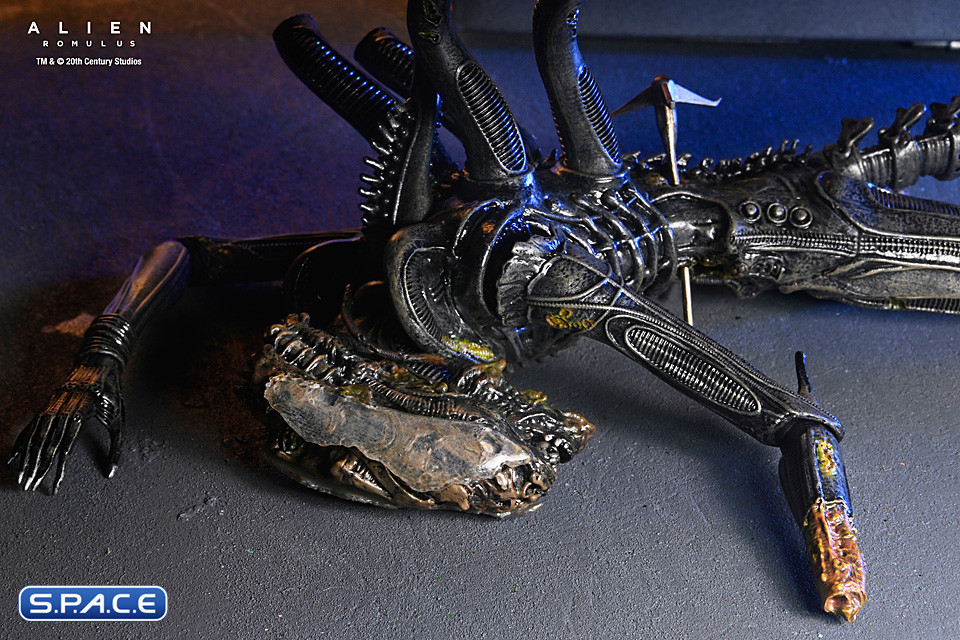 Deluxe Suspended Lab Xenomorph XX121 (Alien: Romulus)