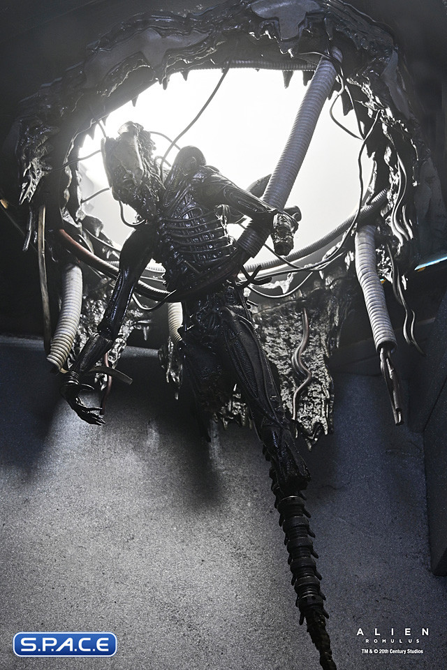 Deluxe Suspended Lab Xenomorph XX121 (Alien: Romulus)