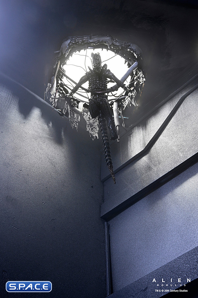 Deluxe Suspended Lab Xenomorph XX121 (Alien: Romulus)