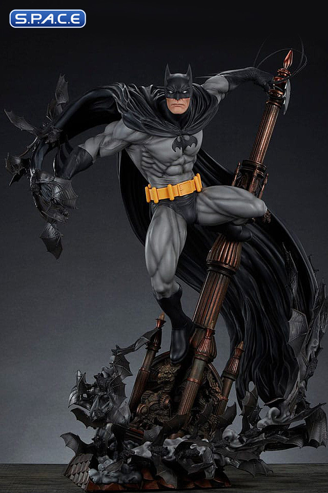 Batman Premium Format Figure - Black Variant Version (DC Comics)