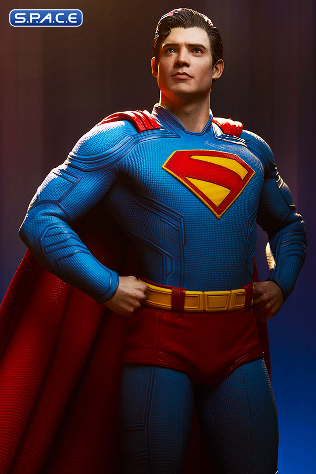 Superman Premium Format Figure (Superman)