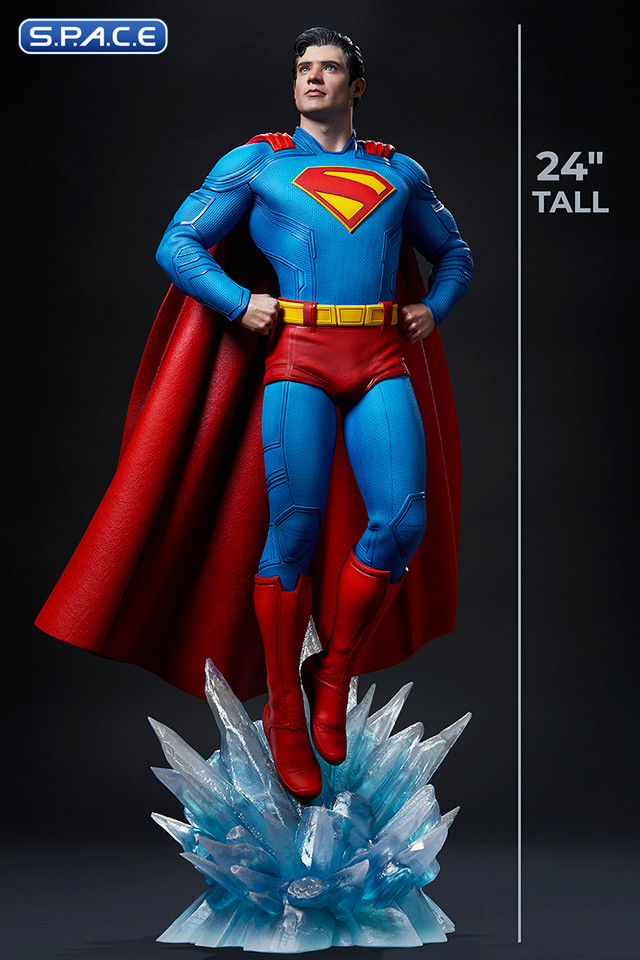 Superman Premium Format Figure (Superman)
