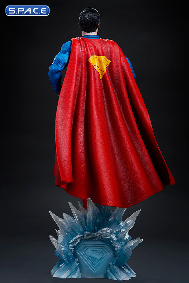 Superman Premium Format Figure (Superman)