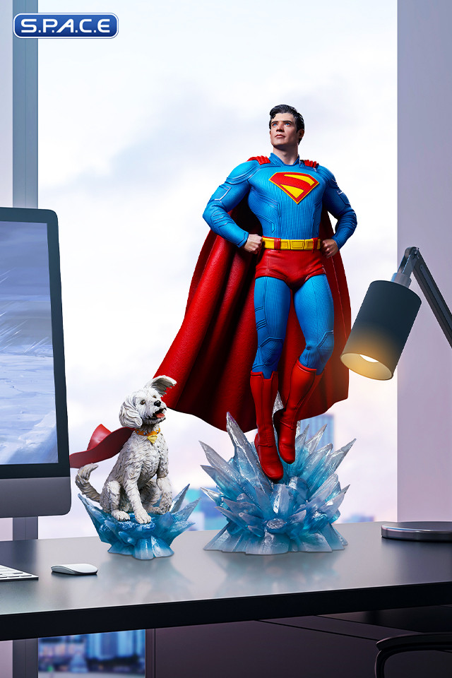 Superman Premium Format Figure (Superman)