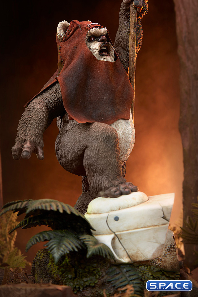Wicket Premium Format Figure (Star Wars)