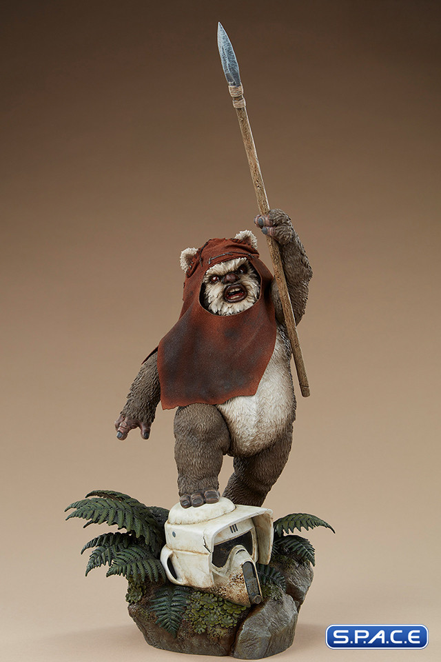 Wicket Premium Format Figure (Star Wars)
