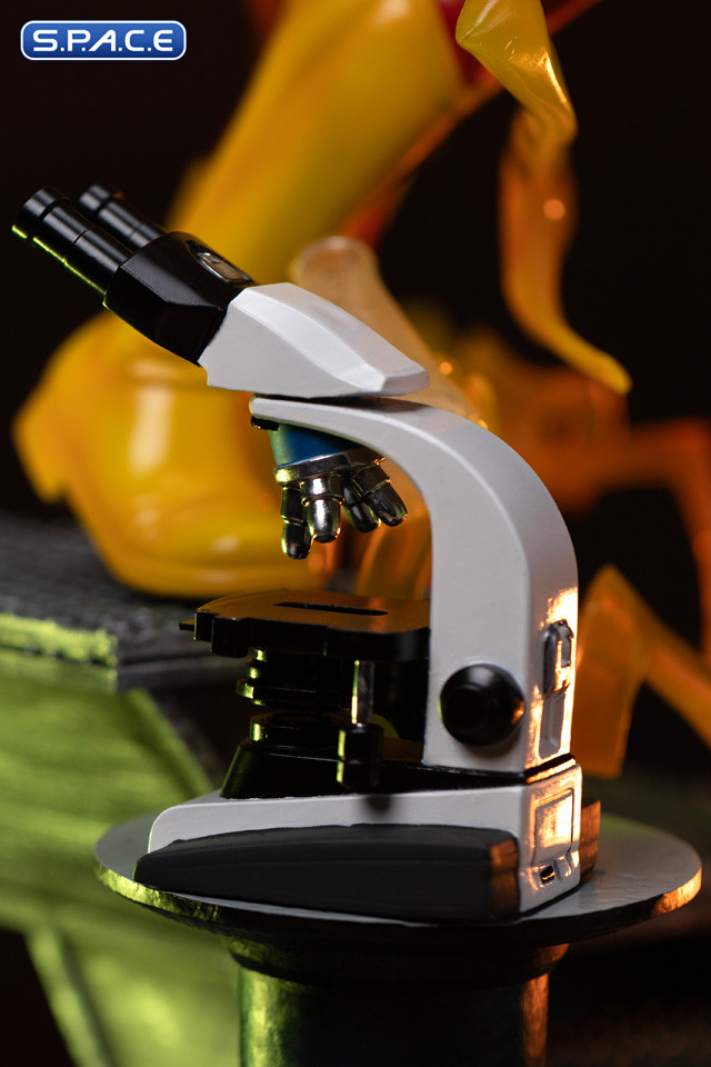 1/4 Scale The Flash Legacy Replica Statue (DC Comics)