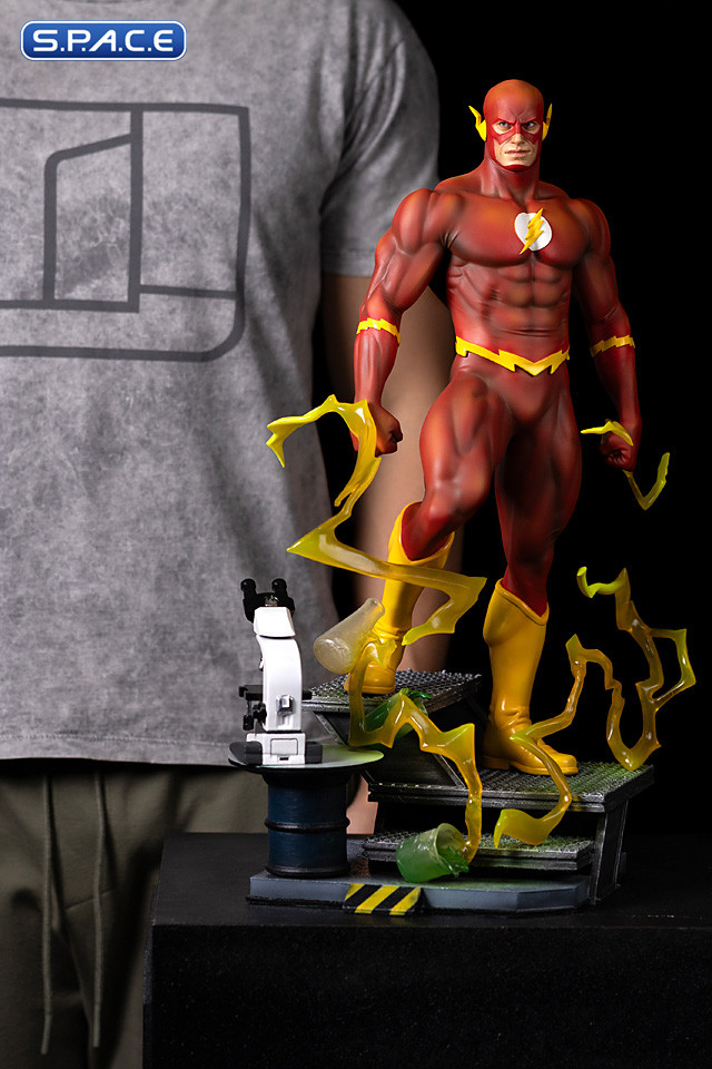 1/4 Scale The Flash Legacy Replica Statue (DC Comics)
