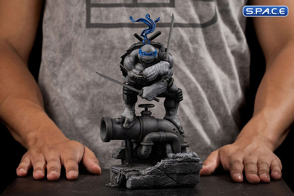 1/10 Scale Leonardo BDS Art Scale Statue - black & white Version (Teenage Mutant Ninja Turtles)