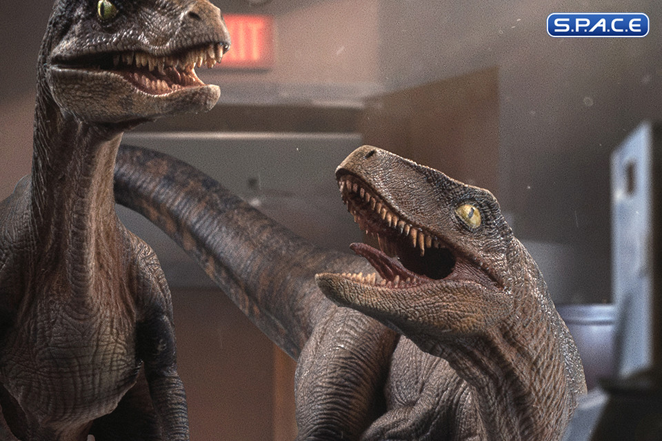 1/10 Scale Raptors at the Kitchens Door Art Scale Statue (Jurassic Park)