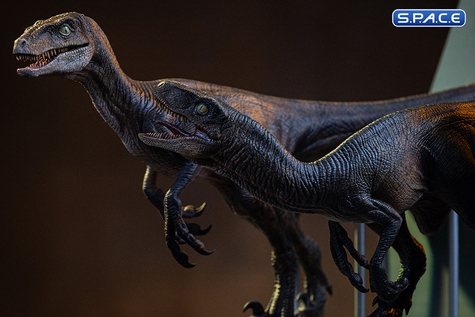 1/10 Scale Raptors at the Kitchens Door Art Scale Statue (Jurassic Park)