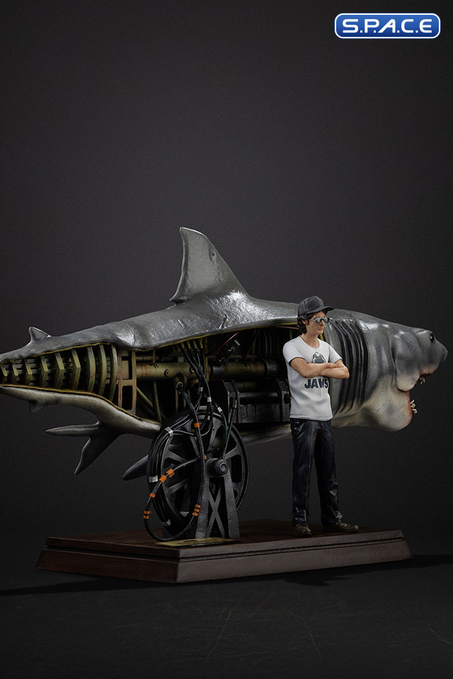 1/10 Scale Steven Spielberg & Jaws Deluxe Art Scale Statue (Jaws)