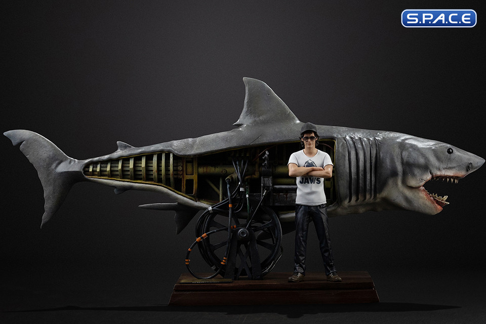 1/10 Scale Steven Spielberg & Jaws Deluxe Art Scale Statue (Jaws)