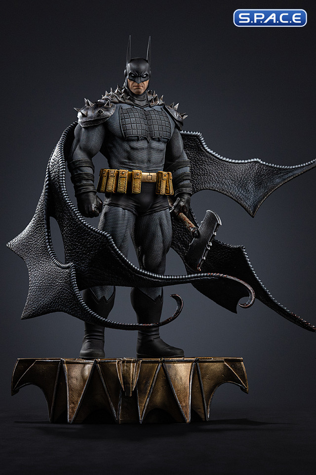 1/10 Scale Batman Absolute Art Scale Statue (DC Comics)