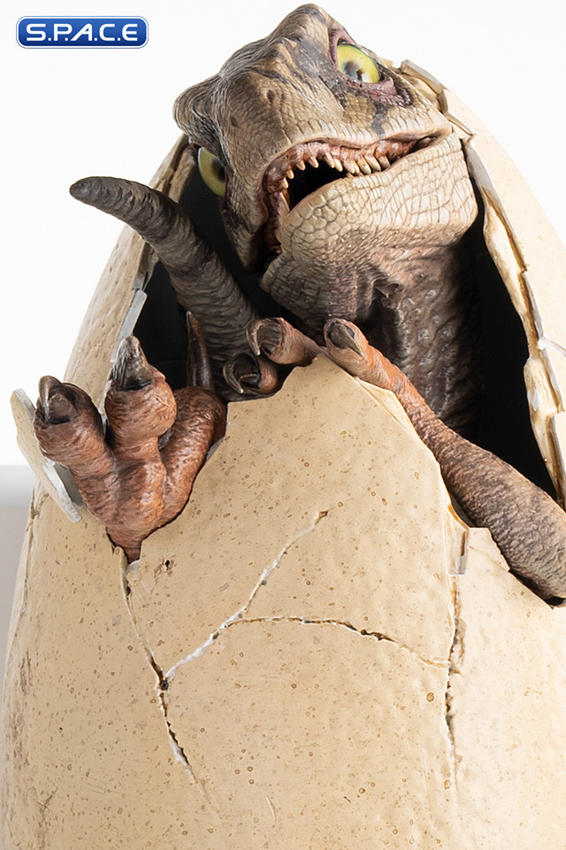 White Queen Egg Hatching Statue (Jurassic Park III)