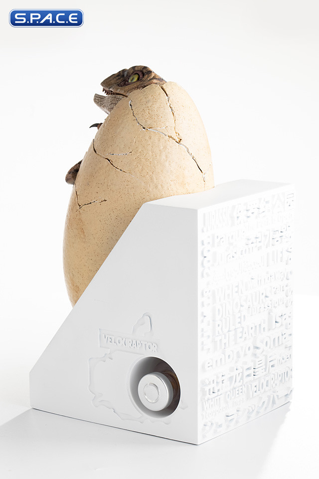 White Queen Egg Hatching Statue (Jurassic Park III)