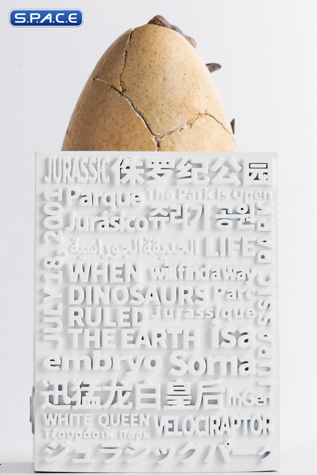 White Queen Egg Hatching Statue (Jurassic Park III)