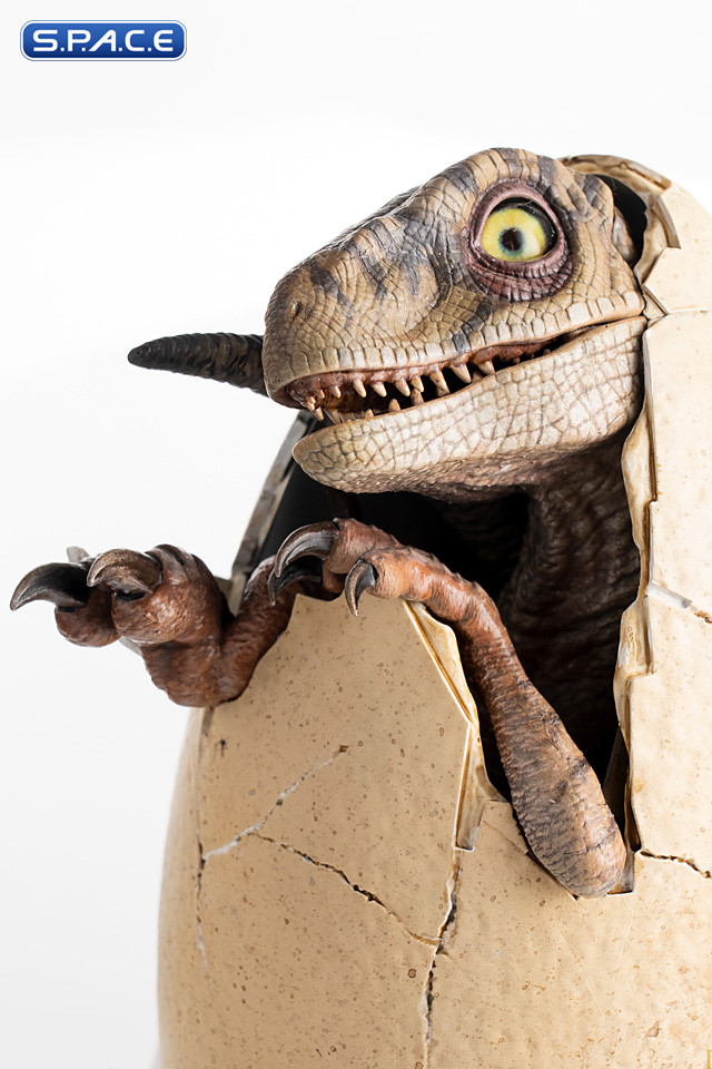 White Queen Egg Hatching Statue (Jurassic Park III)