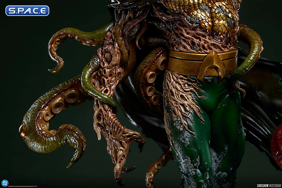 Aquaman �Lord of the Deep� Premium Format Figure (DC Comics)