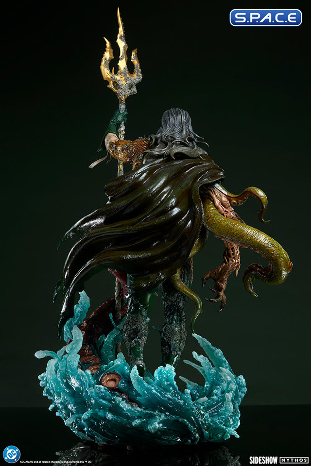 Aquaman �Lord of the Deep� Premium Format Figure (DC Comics)