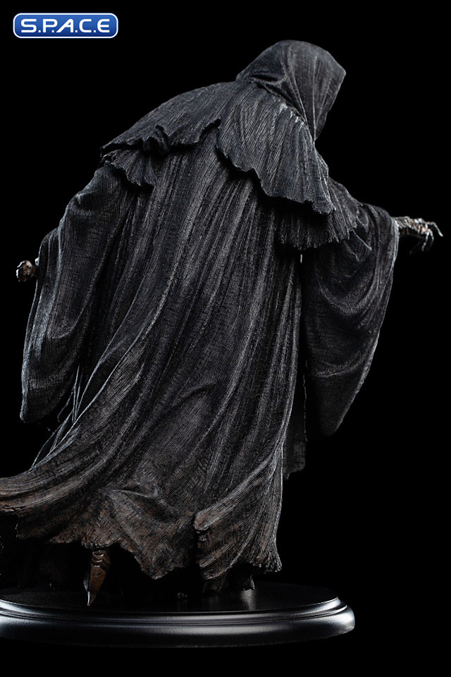 Ringwraith at the Prancing Pony Mini-Statue (Lord of the Rings)