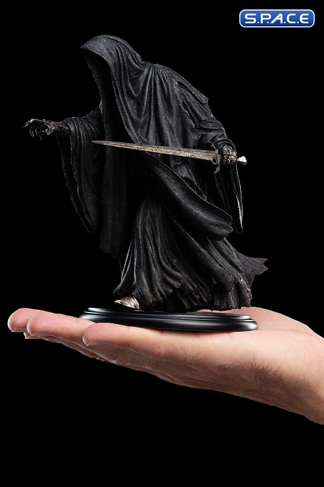Ringwraith at the Prancing Pony Mini-Statue (Lord of the Rings)