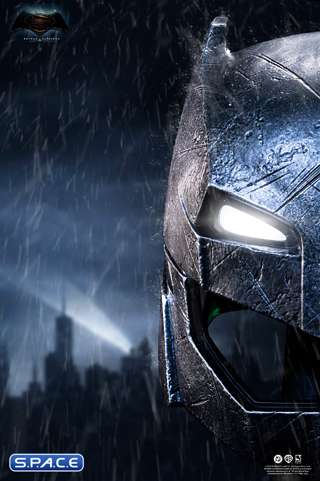 1:1 Armored Batman Helmet Life-Size Replica (Batman v Superman: Dawn of Justice)