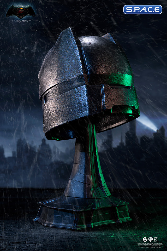 1:1 Armored Batman Helmet Life-Size Replica (Batman v Superman: Dawn of Justice)