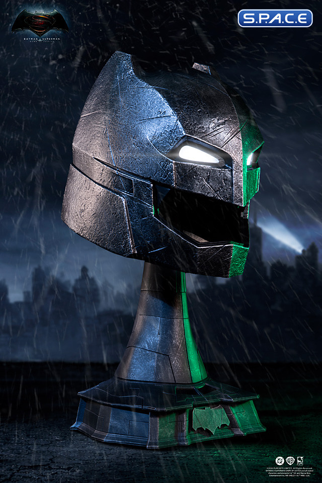 1:1 Armored Batman Helmet Life-Size Replica (Batman v Superman: Dawn of Justice)