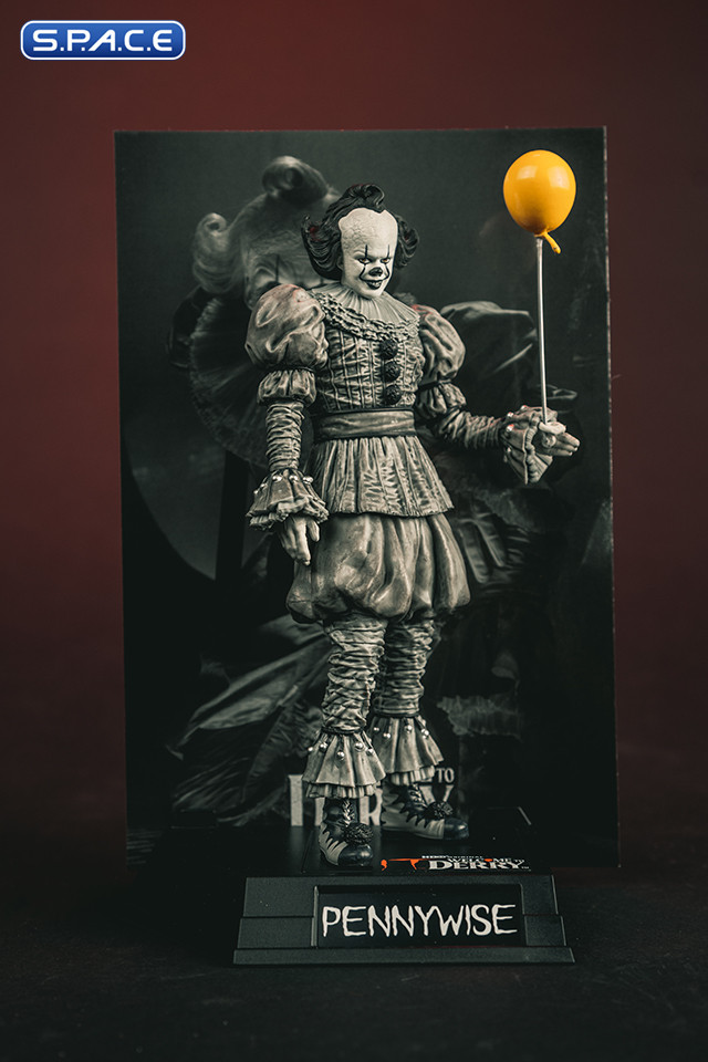 Pennywise Movie Maniacs - black & white Version (It: Welcome to Derry)