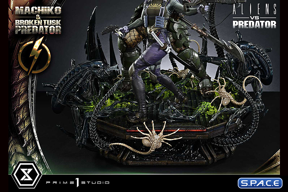 1/4 Scale Machiko & Broken Tusk Predator Ultimate Premium Masterline Statue (Alien vs. Predator)