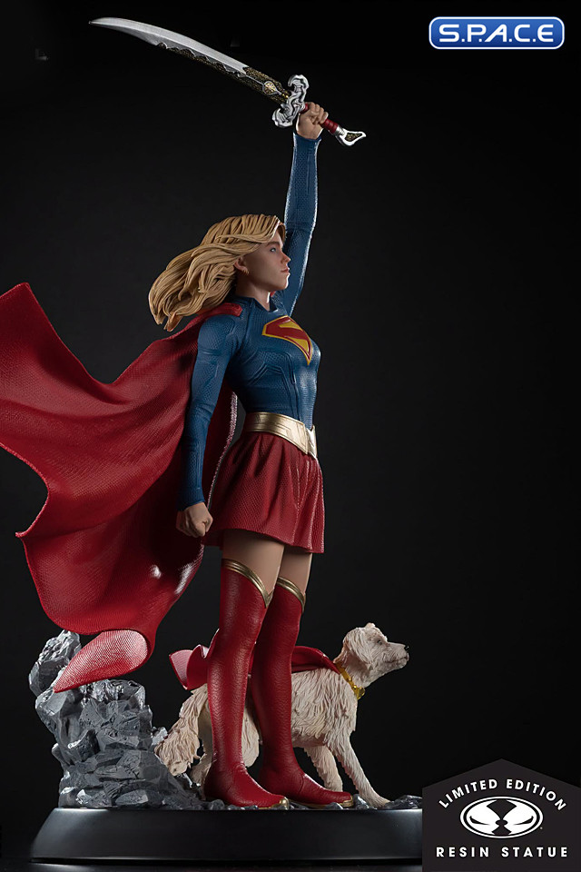 Supergirl Statue (Supergirl)