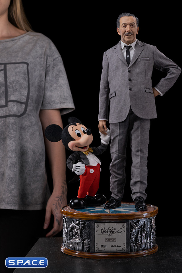 1/4 Scale Walt Disney & Mickey Mouse Deluxe Legacy Replica Statue (Disney)