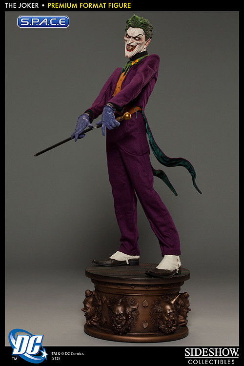 The Joker Premium Format Figure (DC Comics)