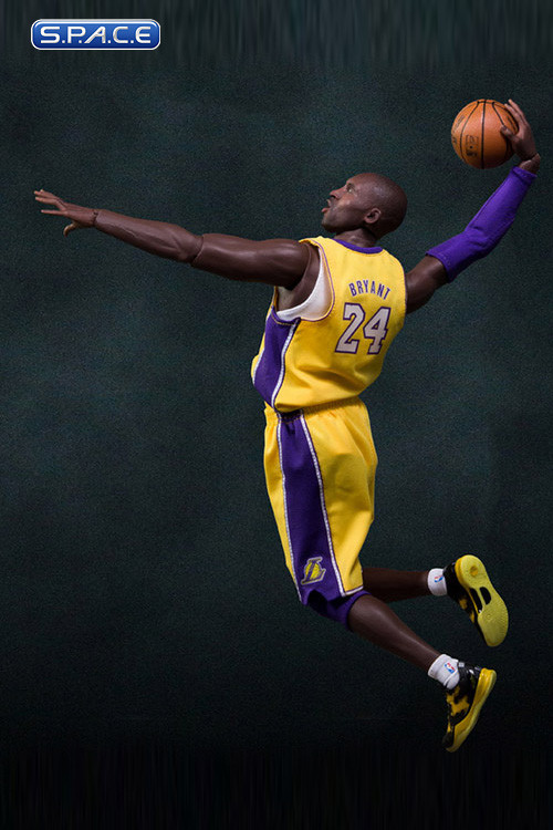 1/6 Scale Kobe Bryant Real Masterpiece (NBA Collection)