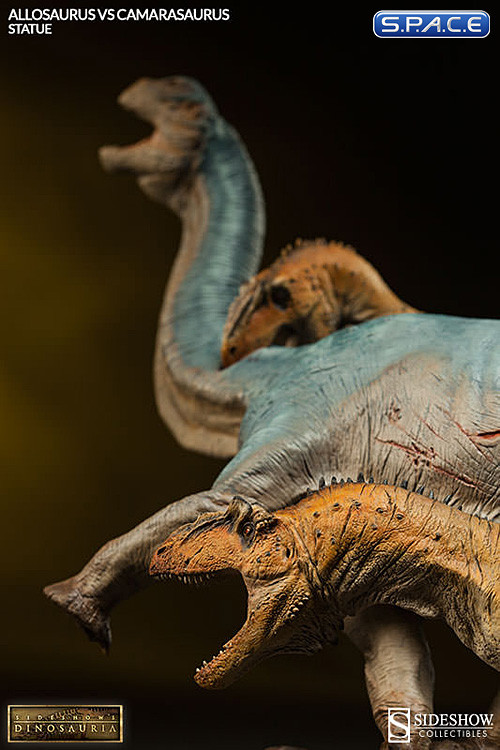 Allosaurus vs. Camarasaurus Statue (Dinosauria)