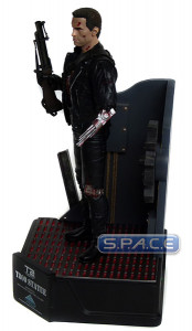 T-800 Statue with light-up base (Terminator 2)