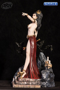 Queen of Vampires Statue Version 2