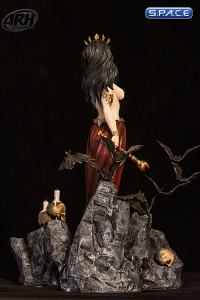 Queen of Vampires Statue Version 2